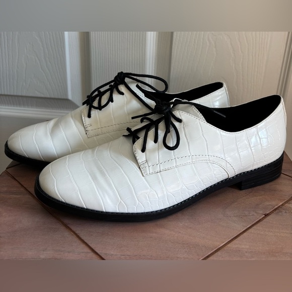 White crock texture Nine West shoes. Size 10 - Picture 7 of 7